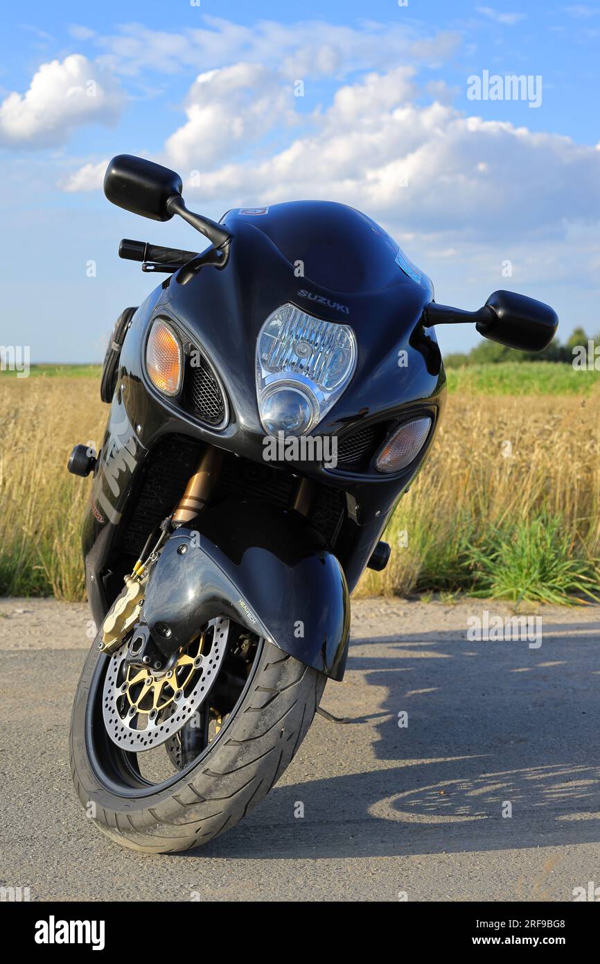 Tworog, Schlesien, Polen- 27. Juli 2023 - Suzuki Hayabusa GSX1300R erste Generation, Modell 2007. Schwarze Sportmotorräder kennen sich aus Stockfoto