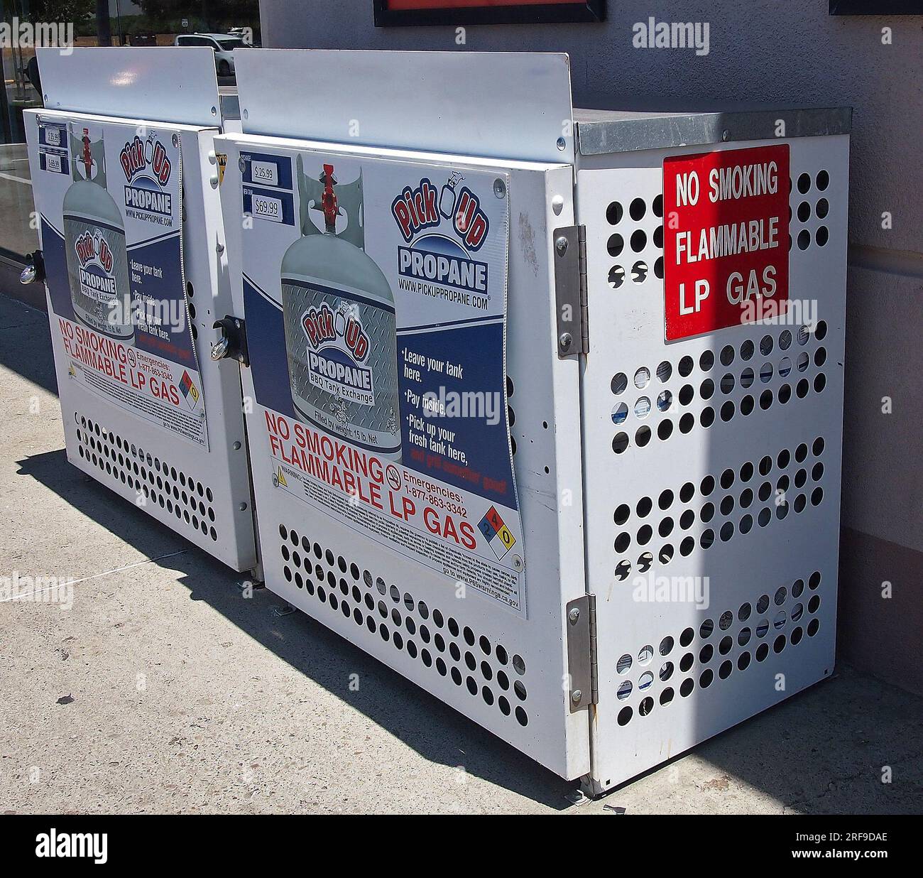 Holen Sie BBQ Propan Tanks Exchange in Kalifornien Stockfoto