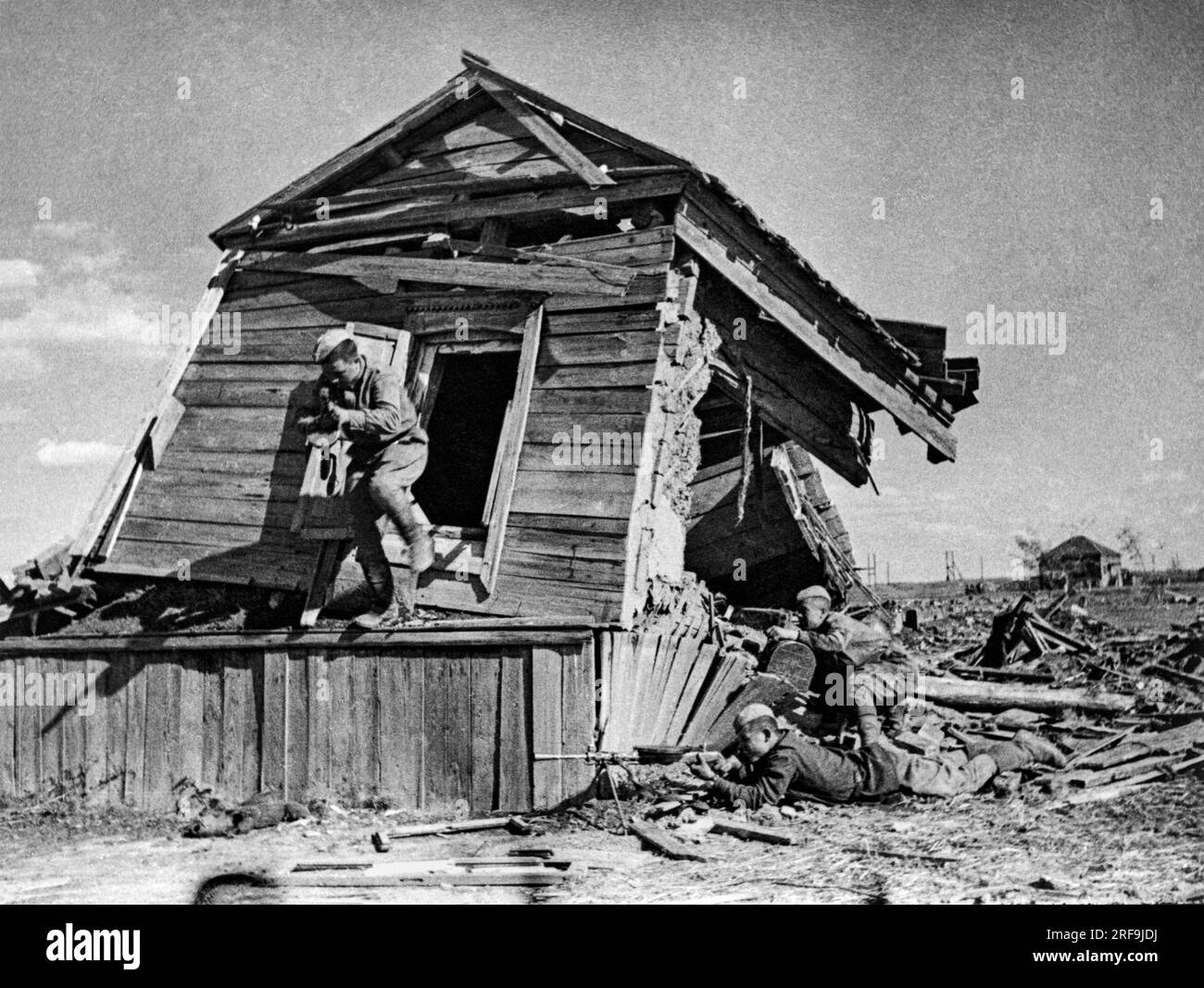 Stalingrad, Russland: 1942. Russische Soldaten, die gegen die vorgelagerte deutsche Armee am Stadtrand von Stalingrad kämpfen. Stockfoto