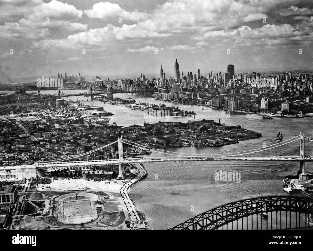 New York, New York 3. Juli 1936 das WPA-Projekt Triborough Bridge mit einem Volumen von $54 Millionen US-Dollar ist nun abgeschlossen und wartet auf das Engagement von Präsident Franklin D, Roosevelt am 11. Juli 1936. Stockfoto