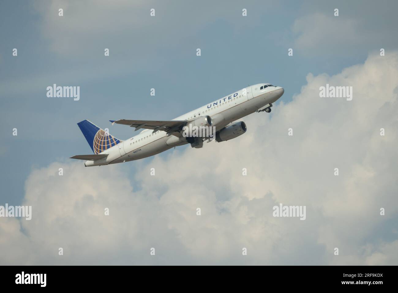 United Airlines-Flugzeuge werden am 1. August 2023 am Dallas-Fort Worth International Airport (DFW) in Dallas Texas in den USA gesehen. Stockfoto