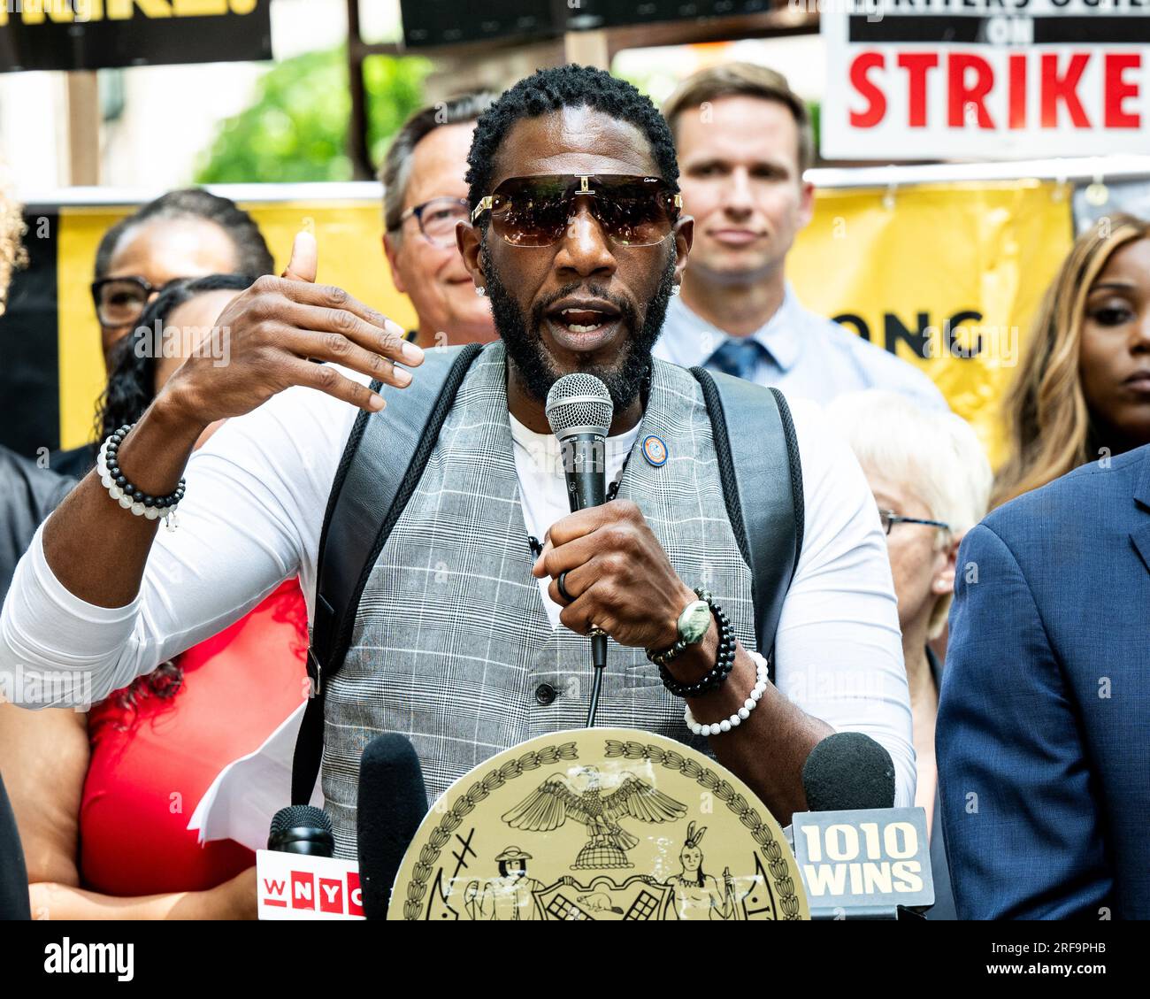 New York, Usa. 01. Aug. 2023. Jumaane Williams, New York City Public Advocate, spricht bei einer Kundgebung zur Unterstützung des Streiks der Actors Union (sag-AFTRA) im City Hall Park in New York City. Kredit: SOPA Images Limited/Alamy Live News Stockfoto