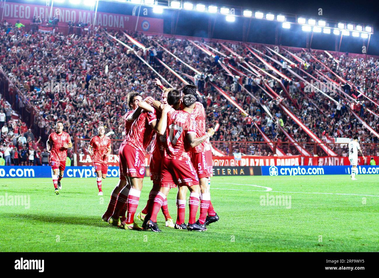 Buenos Aires, Argentinien. 1. Aug. 2023. Spieler von Argentinos Juniors, die während eines Spiels der 16. Runde für den Libertadores Cup im Diego A. Maradona Stadium feiern ( Kredit: Néstor J. Beremblum/Alamy Live News Stockfoto