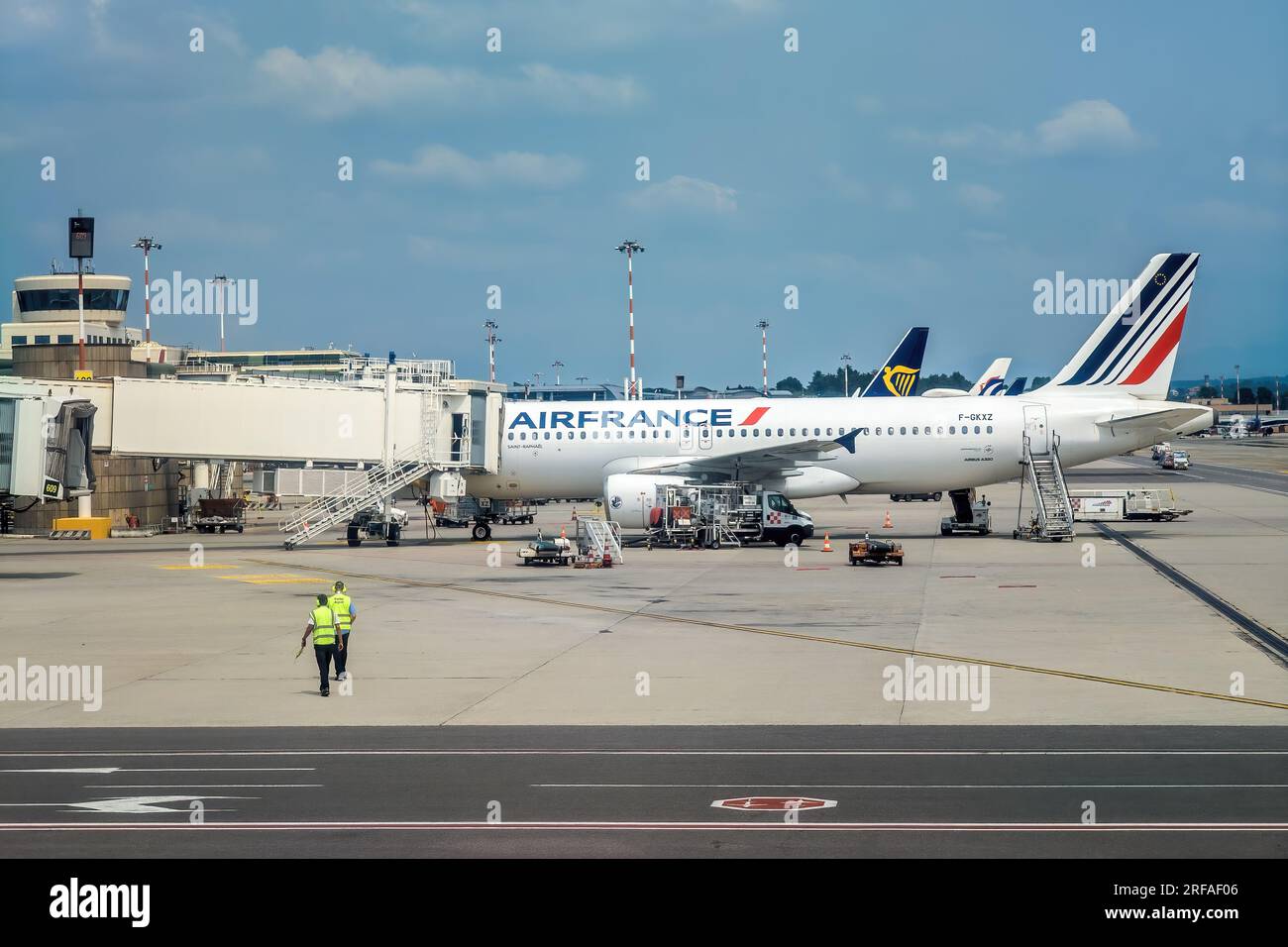 Air France Flugzeug am Gate im Mailänder Malpensa internationalen Flughafen in Italien. Stockfoto