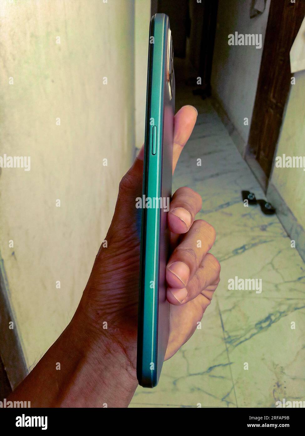 2. Oktober 2023 Dhaka, Bangladesch. Ein wunderschönes Handy von Oppo Company Stockfoto