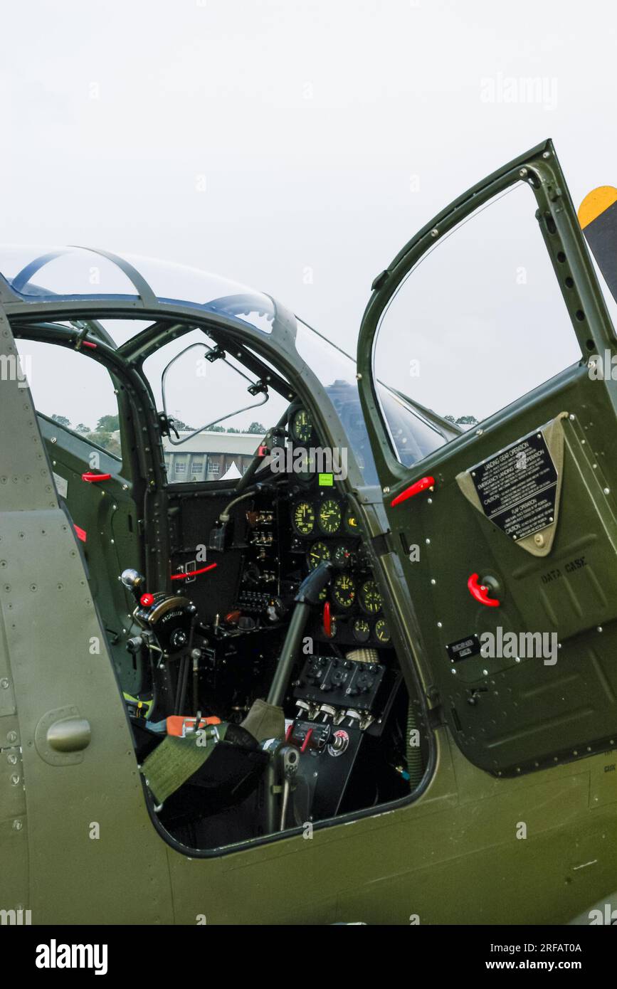 Das einzigartige Cockpit-Türsystem des Bell P-39 Airacobra aus dem Zweiten Weltkrieg auf der Duxford Airshow. Flugsteuerung Stockfoto
