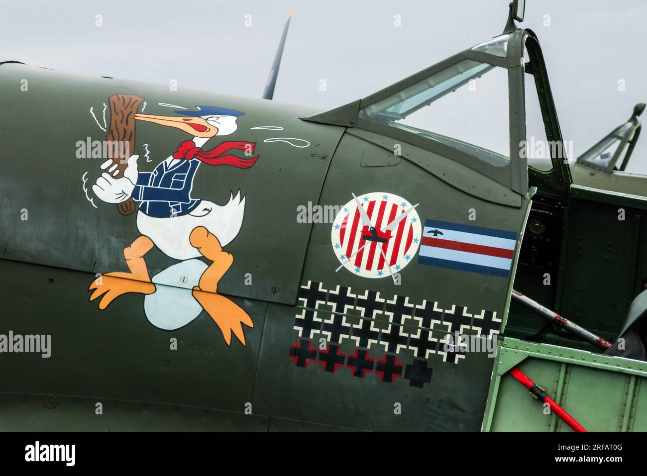 RAF Battle of Britain Memorial Flug Supermarine Spitfire VB Zweiter Weltkrieg Kampfflugzeug AB910 mit C/O Jan Zumbach 303 (Polnisch) Staffelmarkierungen Stockfoto