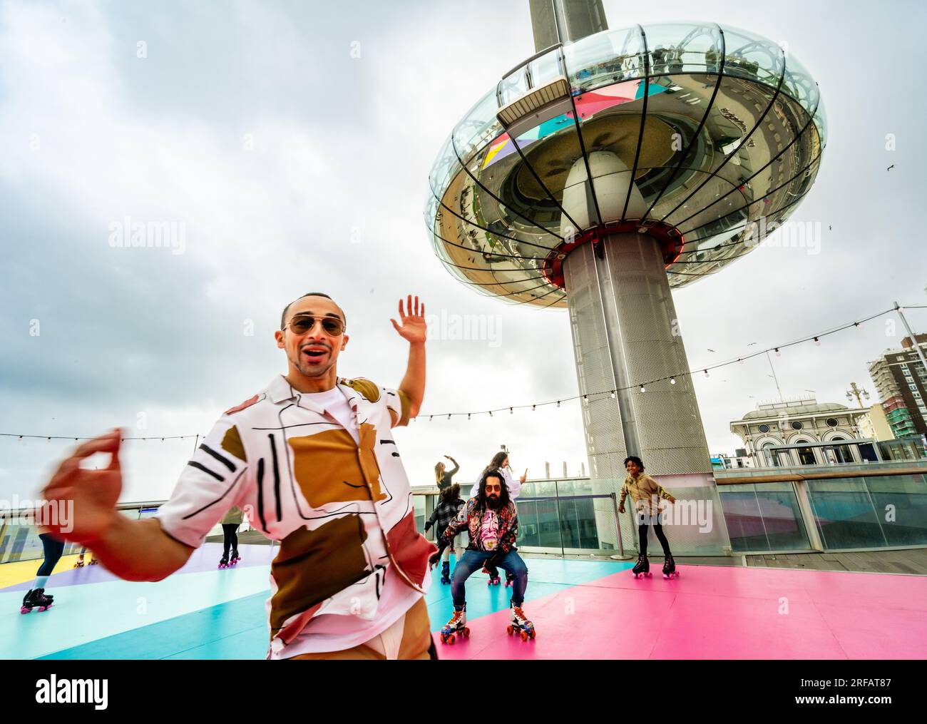 August 1. 2023: Einführung der Brighton Skate Crew auf der Roller Rink auf der Brighton i360 Brighton East Sussex, Großbritannien. Foto ©Julia Claxton Stockfoto