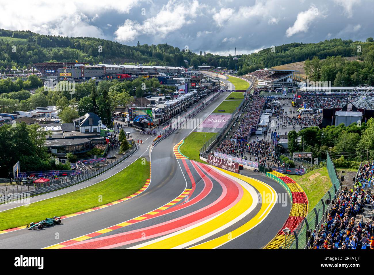 Spa, Belgien. 28. Juli 2023. SPA, BELGIEN - JULI 28: Fernando Alonso aus Aston Martin und Spanien während der Qualifikation vor dem Grand Prix von Belgien F1 auf dem Circuit de Spa-Francorchamps am 28. Juli 2023 in Spa, Belgien. (Foto: Michael Potts/BSR-Agentur) Guthaben: BSR-Agentur/Alamy Live News Stockfoto