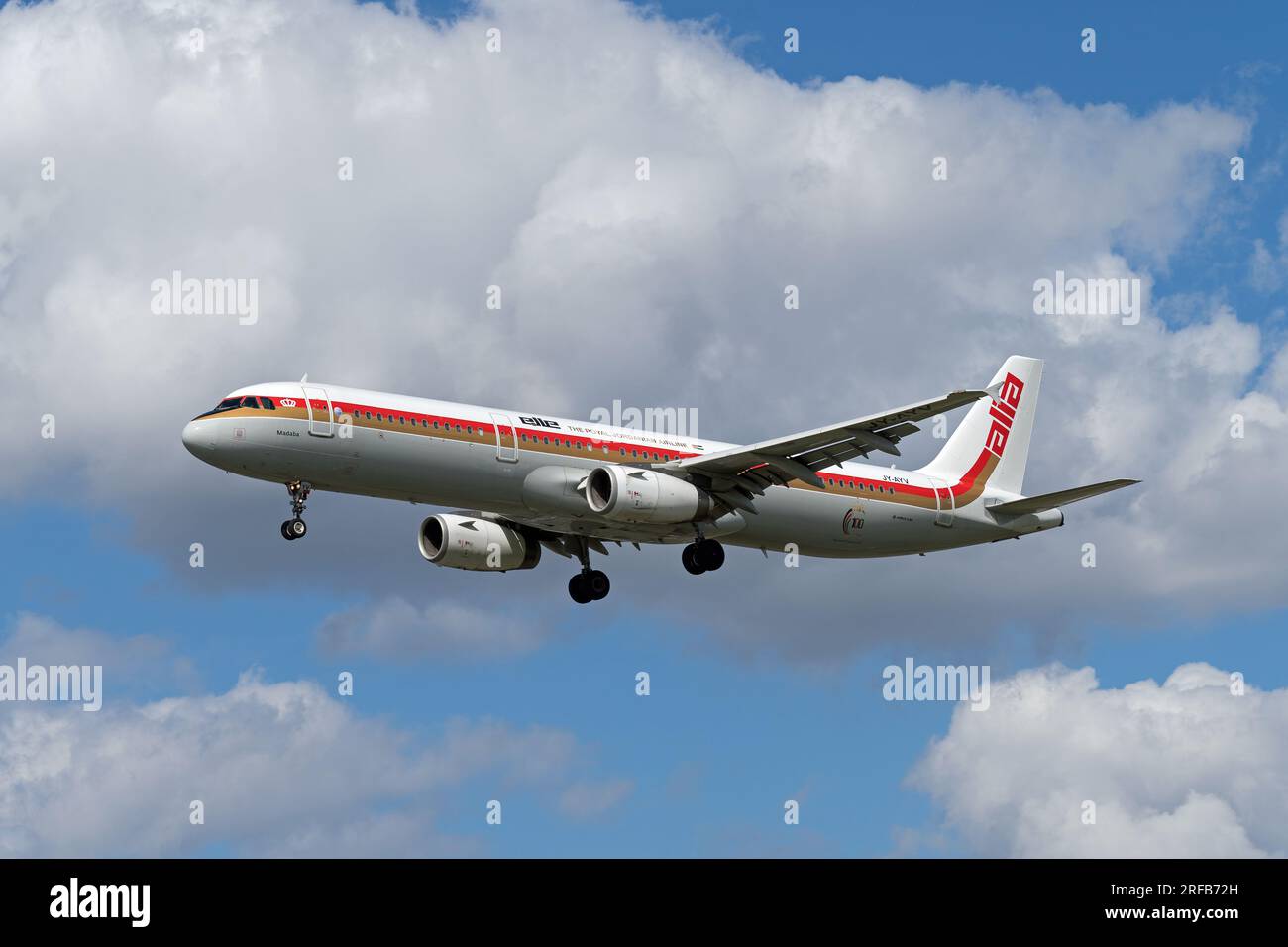Royal Jordanian Retro Livery Airbus A321 Landung auf dem Londoner Flughafen Heathrow. London - 1. August 2023 Stockfoto