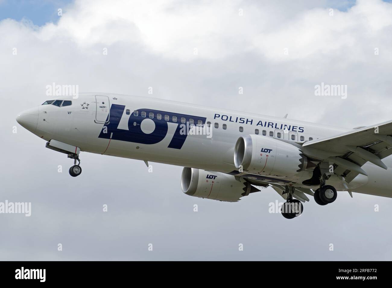 Lot Polish Airlines landet am Londoner Flughafen Heathrow. London - 1. August 2023 Stockfoto