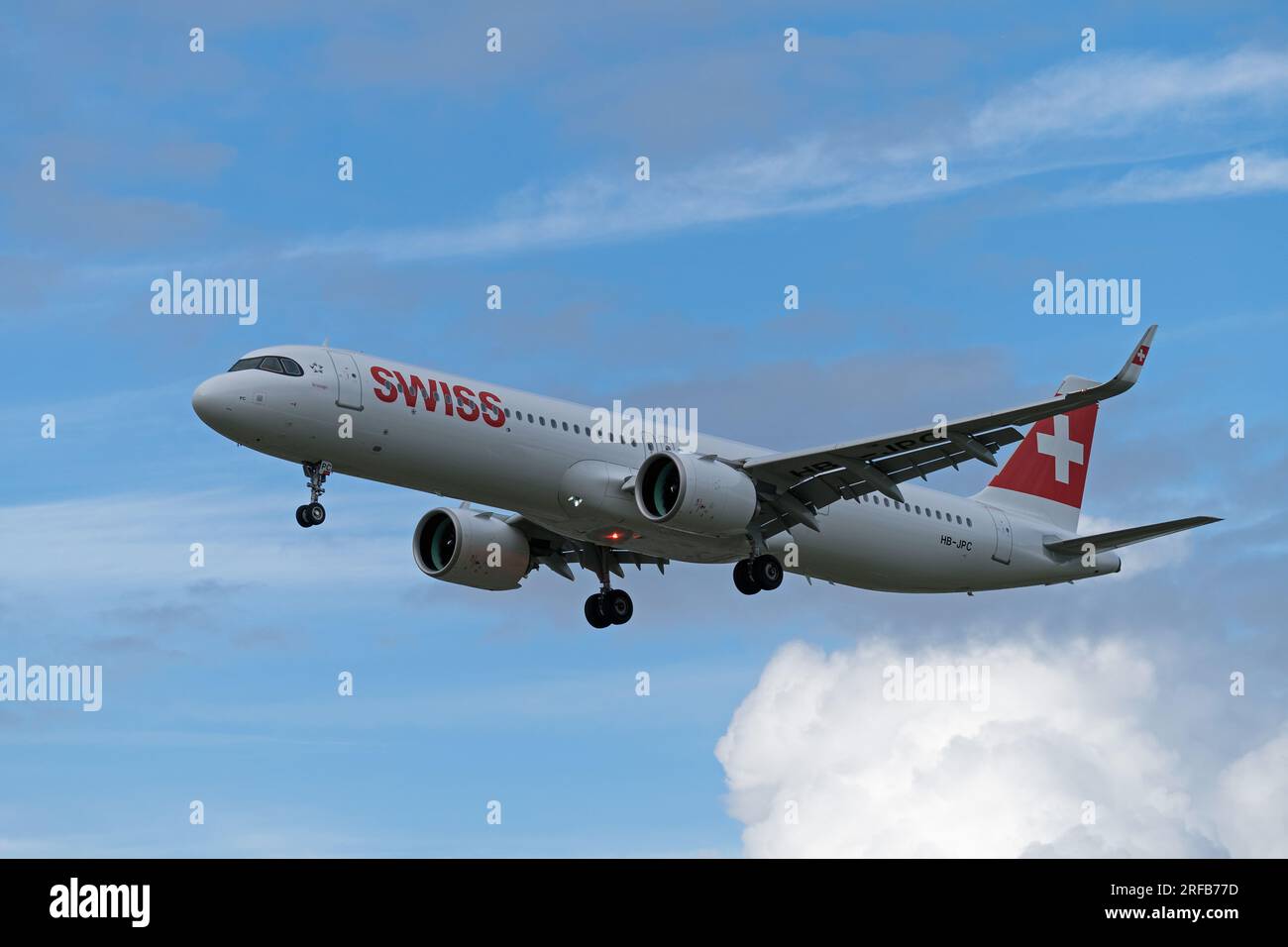 Swiss Airlines landet am Londoner Flughafen Heathrow. London - 1. August 2023 Stockfoto