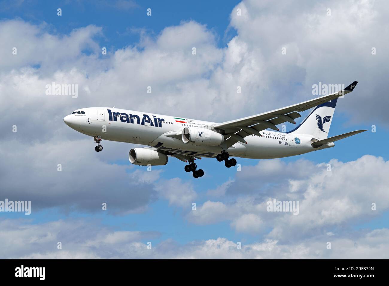 Iran Air Airbus A330-200 landet am Londoner Flughafen Heathrow. London - 1. August 2023 Stockfoto