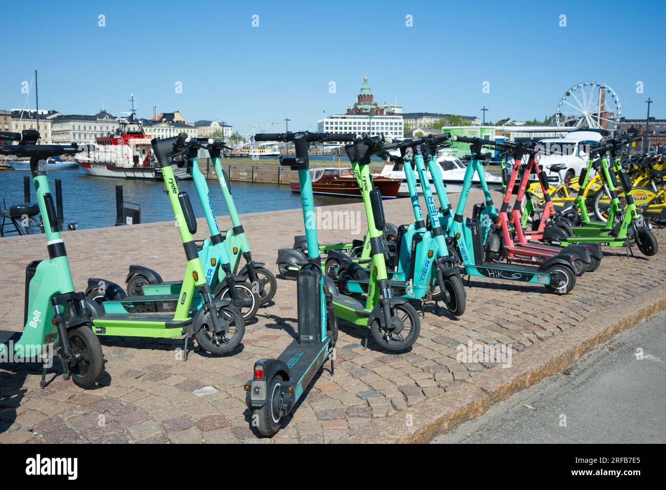 Elektrische Roller in Helsinki, Finnland Stockfoto