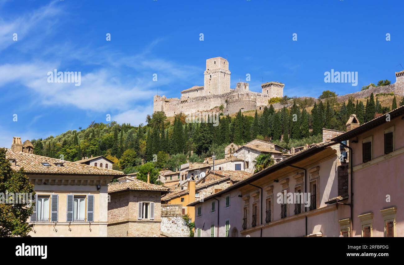 Blick auf die Festung Rocca Maggiore - Assisi, Umbrien, Italien. Stockfoto