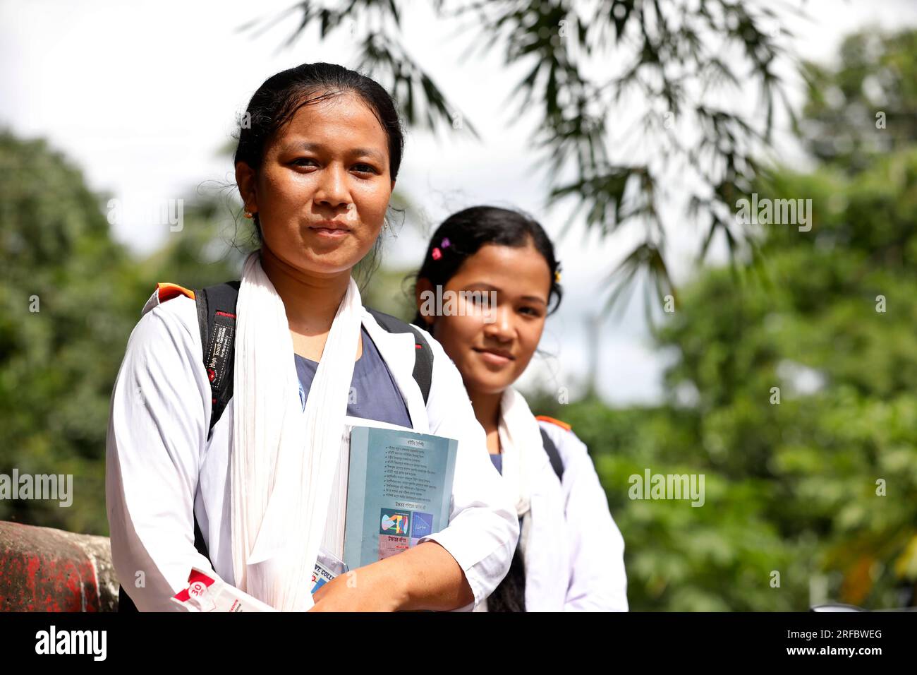 Khagrachhari, Bangladesch - 23. Juli 2023: Das gleiche Lehrplansystem für Stammes- und bengalische Studenten der hügeligen Regionen Banglades Stockfoto