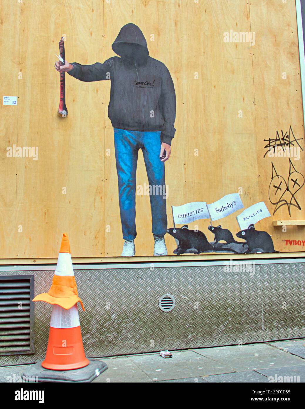 Glasgow, Schottland, Vereinigtes Königreich, 2. August, 2023 Pied Piper of Hamelin by . Die spanische Banksy, bekannt als tv-Boy, röstet den Helden in einem Wandgemälde, während der Rattenfänger Ratten nach den Auktionshäusern, die Banksy-Kunst verkaufen, beschriftet. Credit Gerard Ferry/Alamy Live News Stockfoto