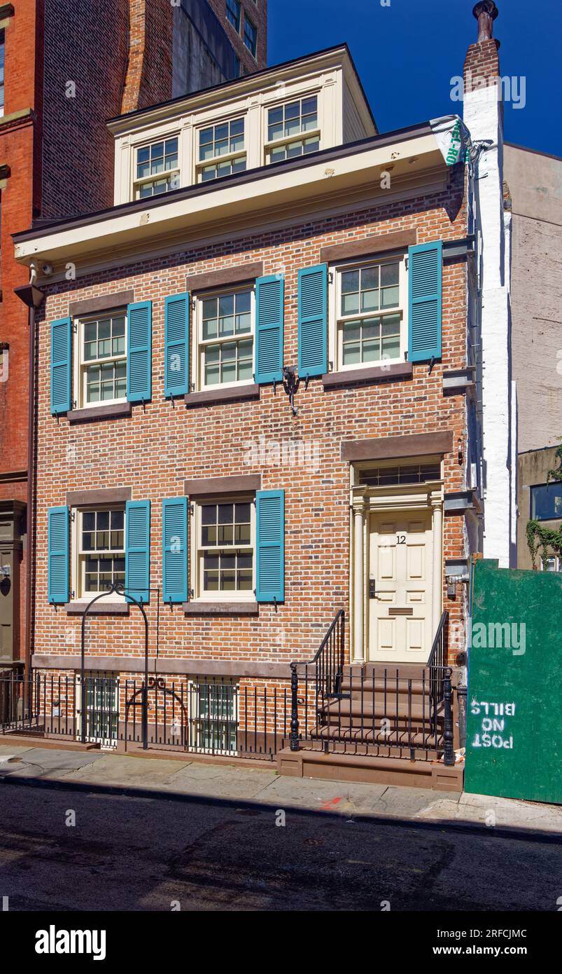 Greenwich Village Landmark: Fast zwei Jahrhunderte alt, Federal Style 12 Gay Street ist ein wunderschön gepflegtes Reihenhaus. Stockfoto