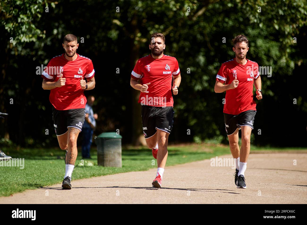 KÖLN, DEUTSCHLAND - 2. August 2023: Mark Uth, Nikola Soldo, Julian Chabot. Praxis des 1. FC Köln Stockfoto