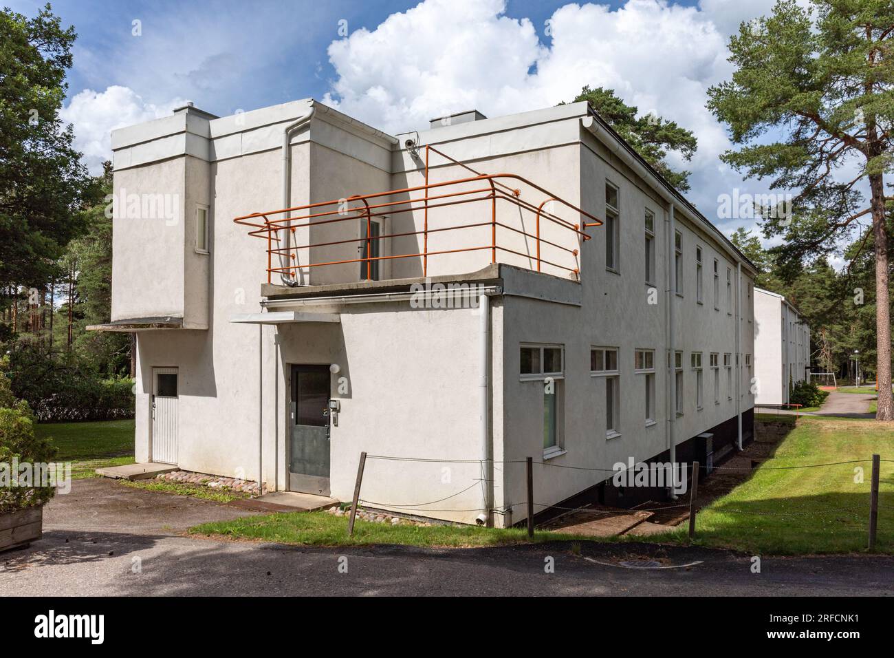 Funktionalistische Architektur. Wohngebäude im Paimio Sanatorium, entworfen von Aino und Alvar Aalto, in Paimio, Finnland. Stockfoto