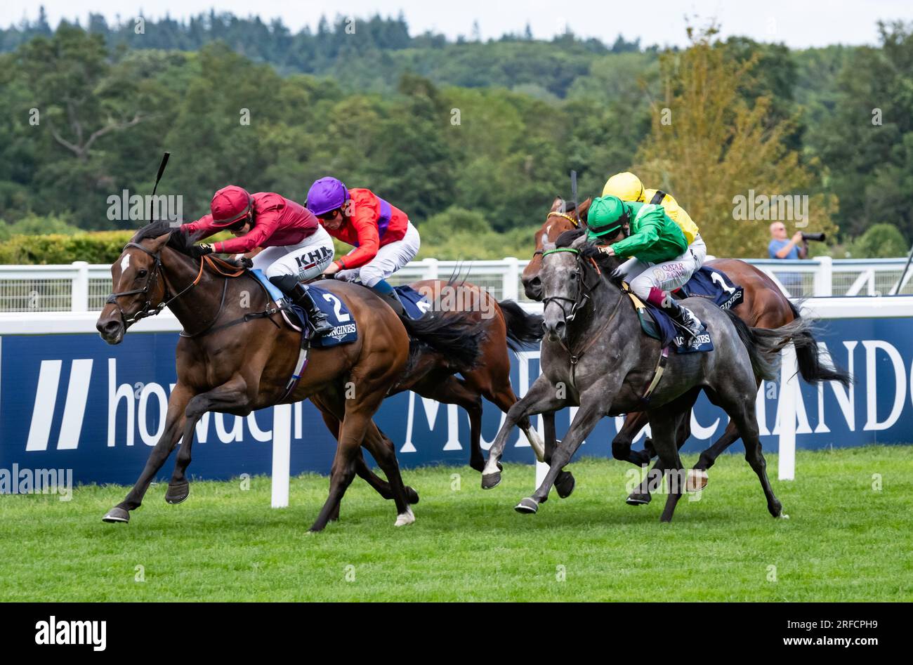 Random Harvest und Jockey Saffie Osborne gewinnen die Group 3 Longines Valiant Stakes für Trainer Ed Walker und die Besitzerin Lady Bamford. Stockfoto