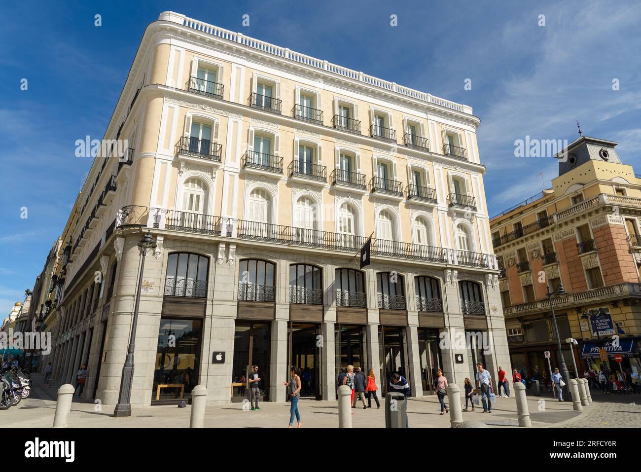 Apple-Store in der Puerta del Sol, Madrid, Spanien Stockfoto