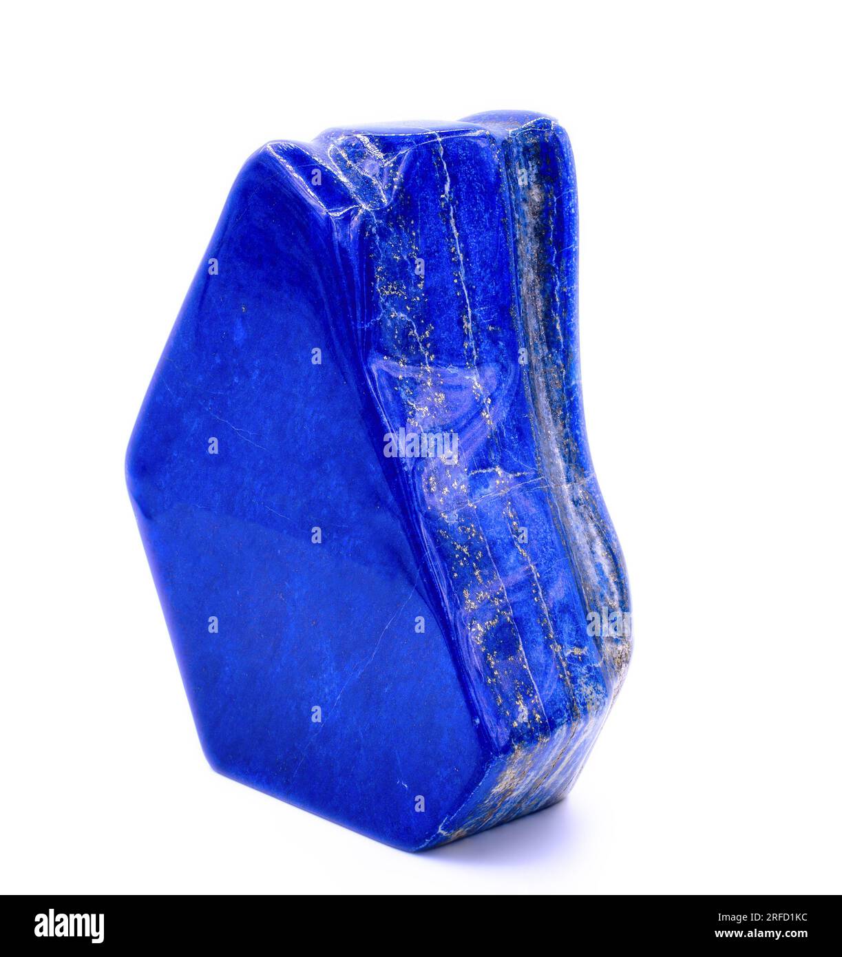 Dekorativ polierter blauer Edelstein Lapis Lazuli (Lavitstein) isoliert Stockfoto