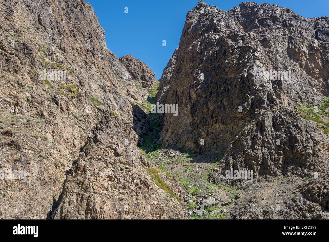 Yolyn am (Gurvan Saikhan National Park), eine tiefe und enge Schlucht im Gurvan Saikhan Gebirge bei Dalanzadgad in der Wüste Gobi, südlicher Mon Stockfoto