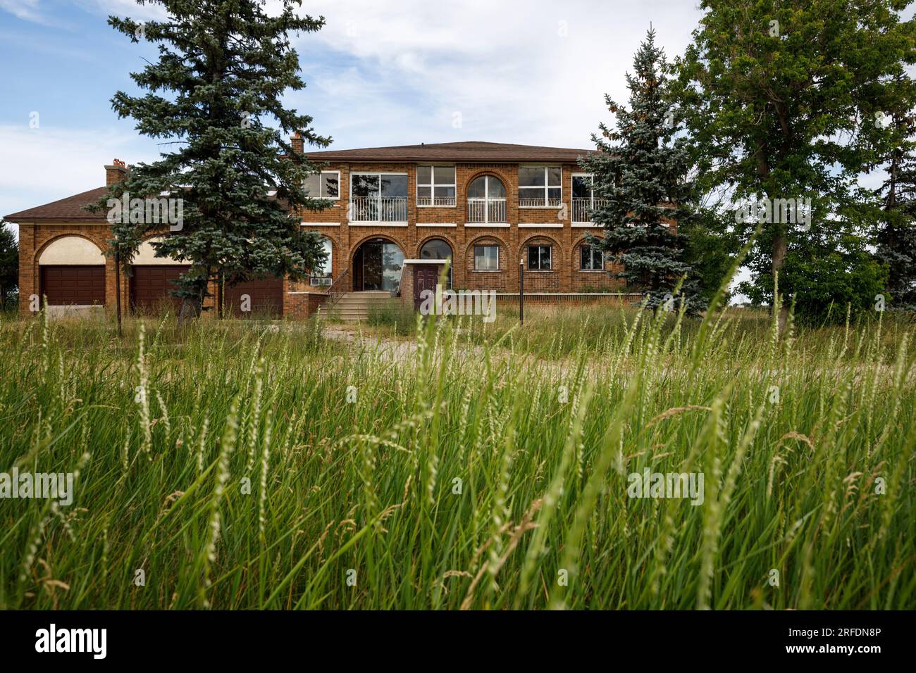 Ein großes Einzelfamilienhaus oder Herrenhaus. Stockfoto