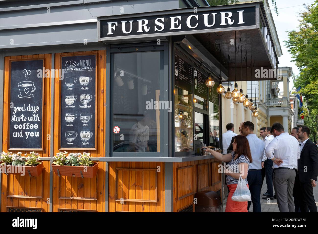 Gäste in einem Fursecuri Coffee Shop. Chişinău, Moldau Stockfoto