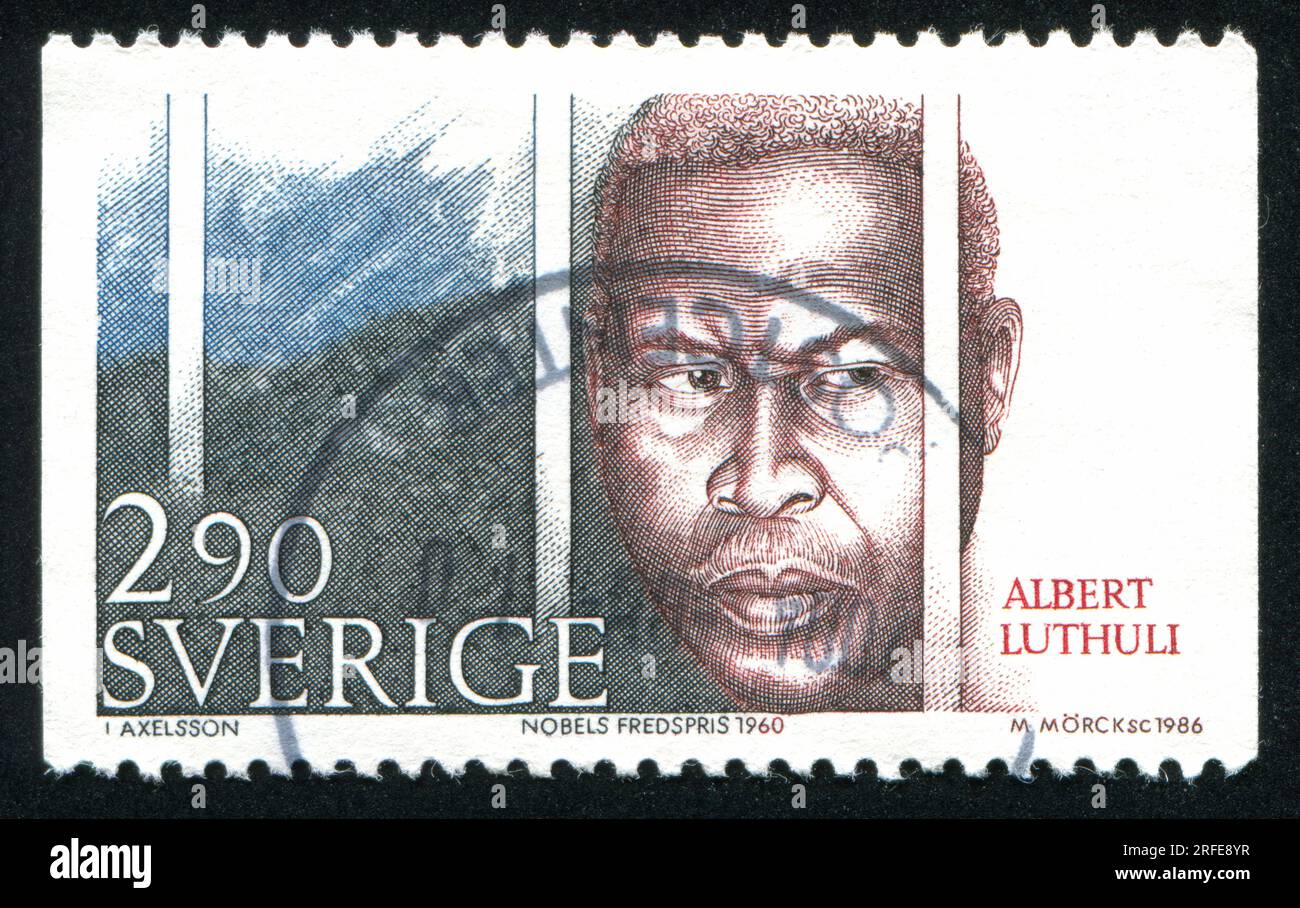 SCHWEDEN - CIRCA 1986: Von Schweden gedruckter Stempel zeigt Albert Luthuli, circa 1986 Stockfoto