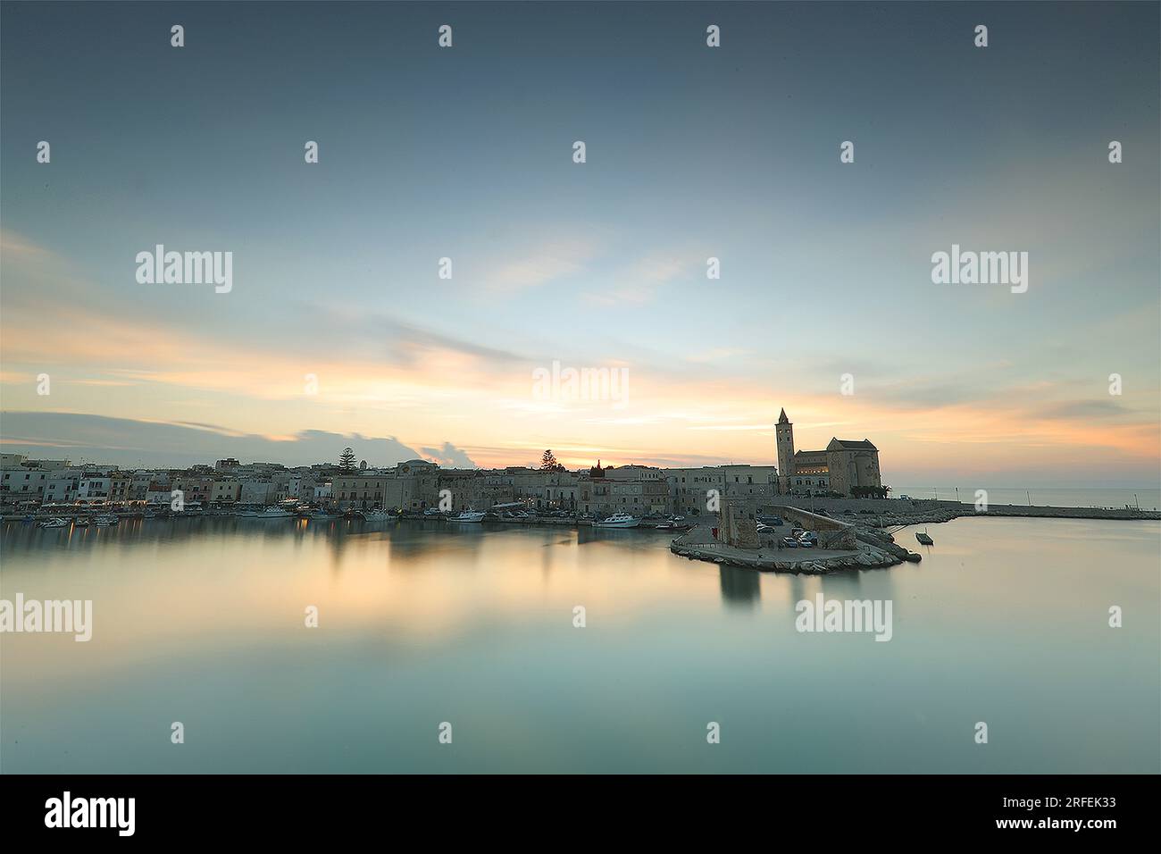 Tramonto sul porto di Trani - Apulien - Italien Stockfoto