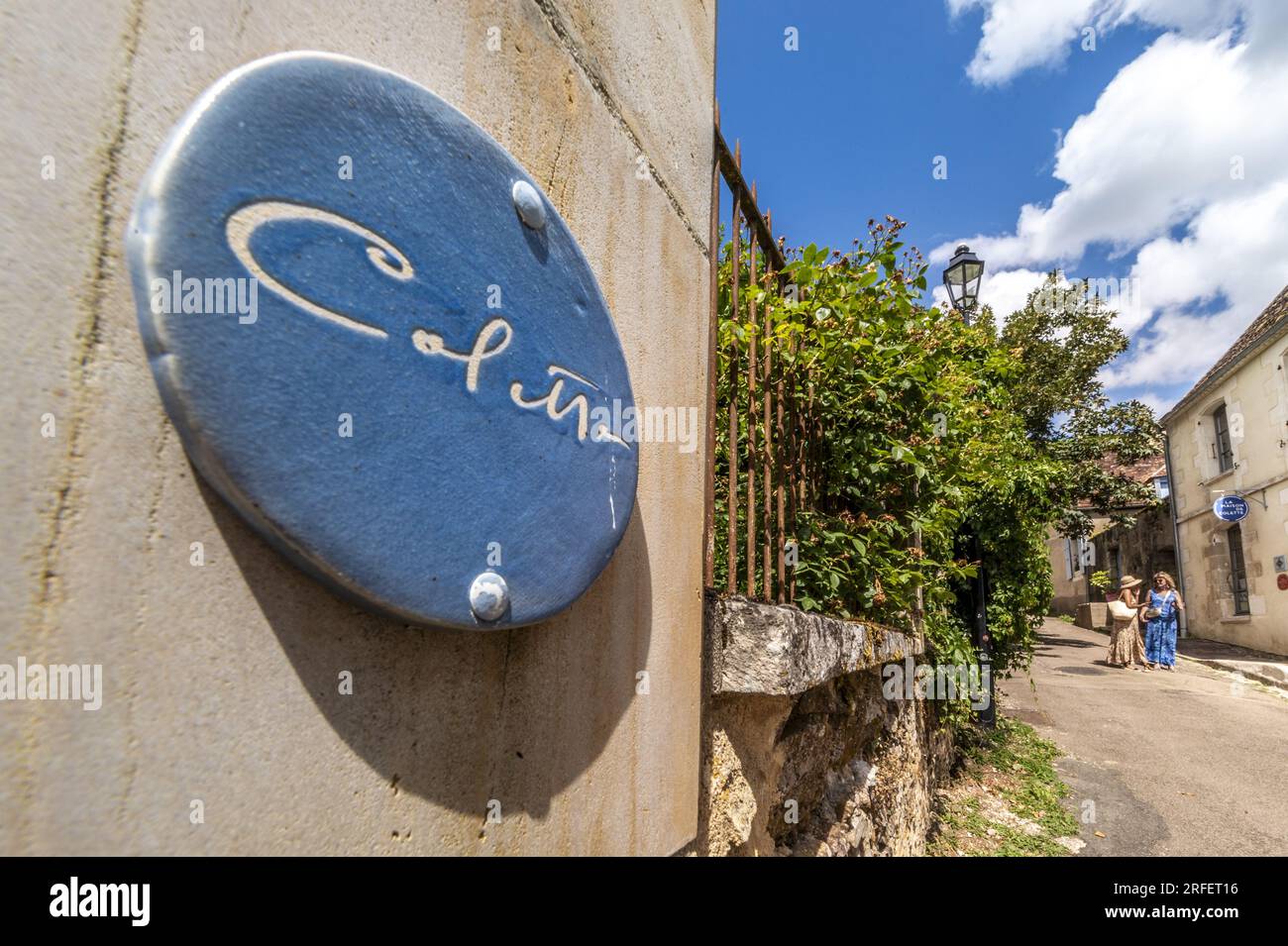 Frankreich, Yonne, Saint-Sauveur-en-Puisaye, Geburtsort von Sidonie-Gabrielle Colette, bekannt als Colette, geboren am 28. Januar 1873, Rue de l'Hospice 8 (jetzt Rue Colette) Stockfoto