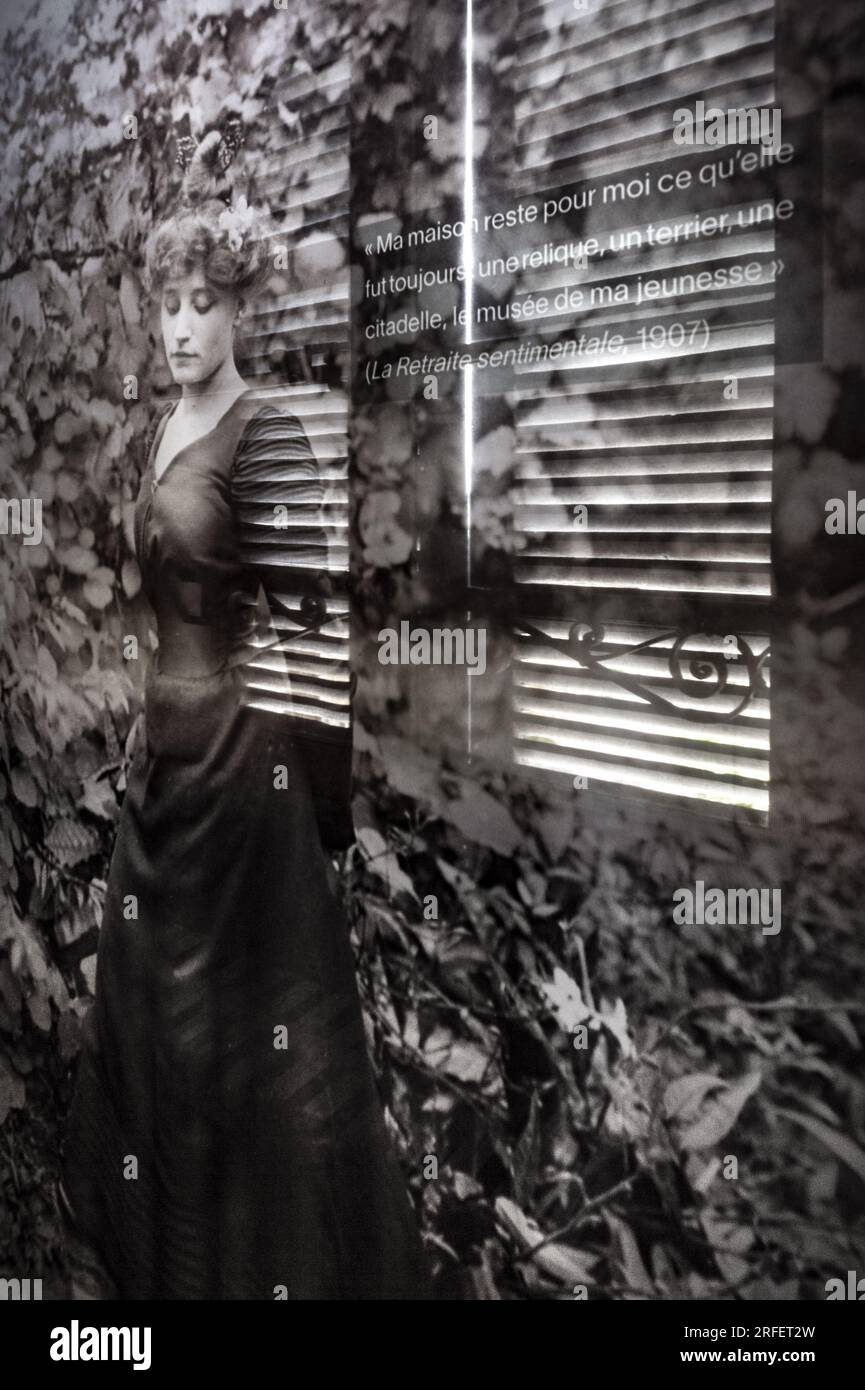 Frankreich, Yonne, Saint-Sauveur-en-Puisaye, Geburtsort von Sidonie-Gabrielle Colette, bekannt als Colette, geboren am 28. Januar 1873, Rue de l'Hospice 8 (jetzt Rue Colette) Stockfoto