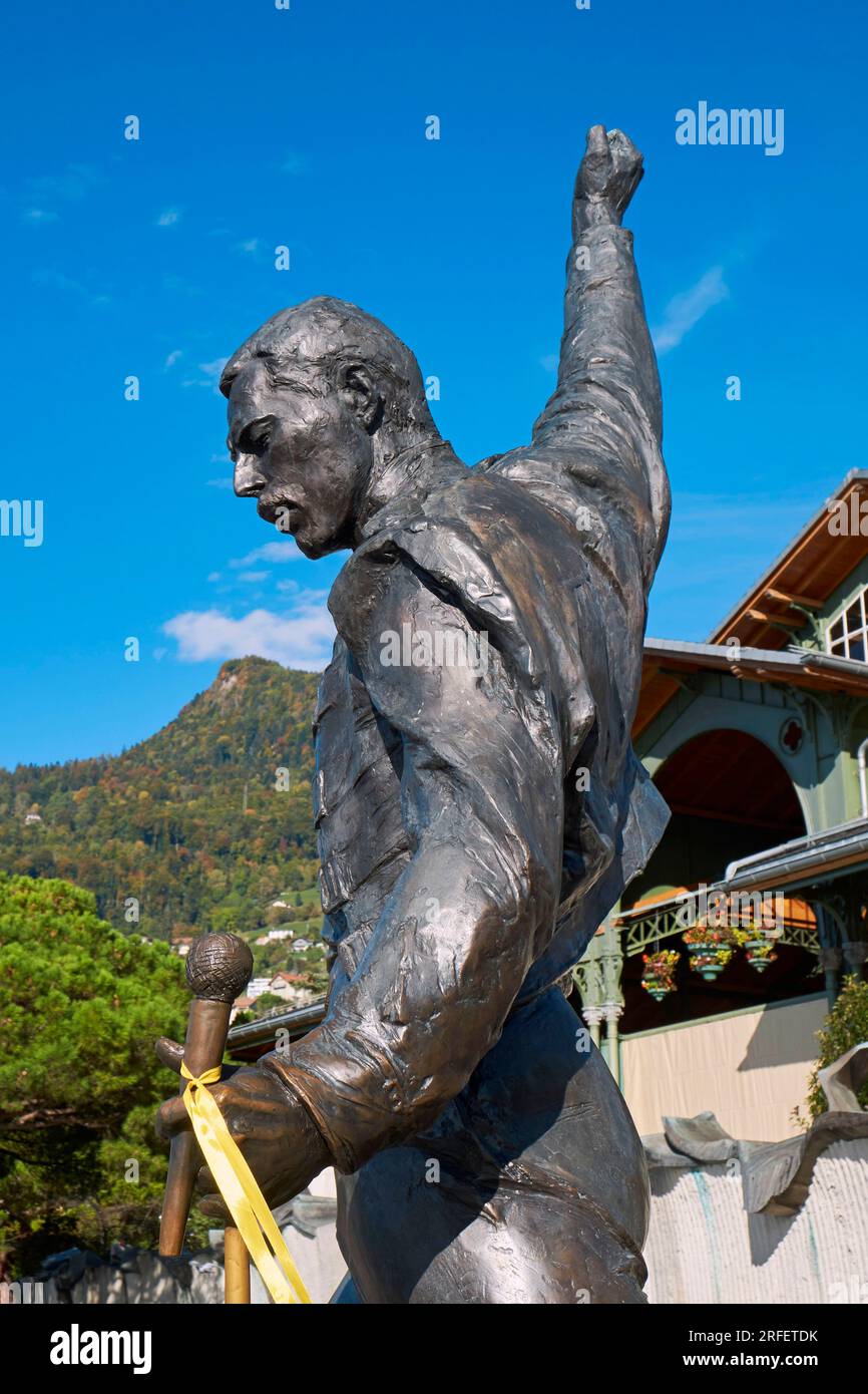 Schweiz, Kanton Vaud, Montreux, Genfer See, Marktplatz, Bronzestatue der tschechischen Bildhauerin Irena Sedlecka zu Ehren des britischen Musikers der Rockband Queen, Freddie Mercury (1946-1991) Stockfoto