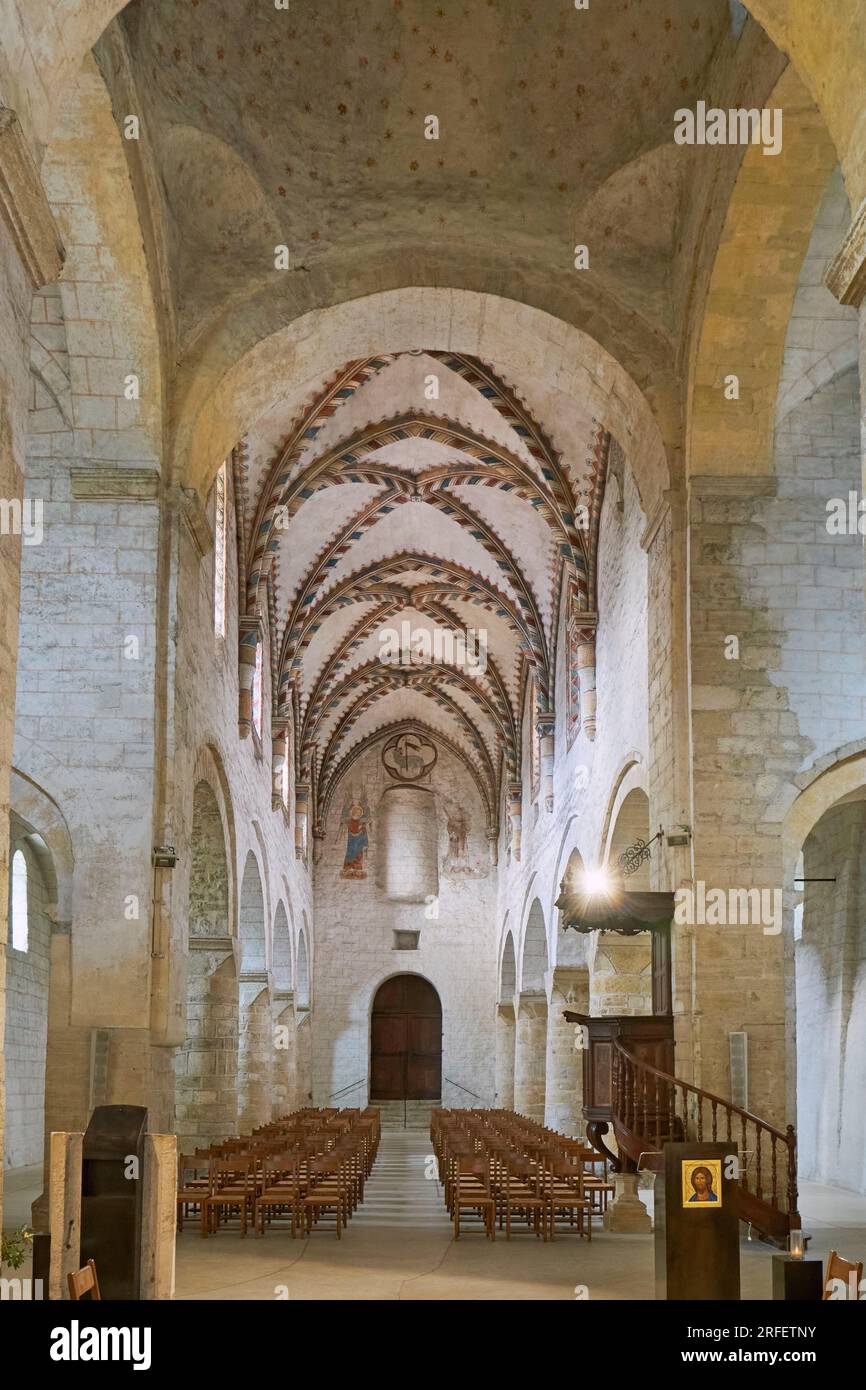 Schweiz, Kanton Vaud, Romainmotier Envy, ehemalige Abteikirche St. Pierre und Saint-Paul, jetzt ein protestantischer Tempel, das Schiff Stockfoto