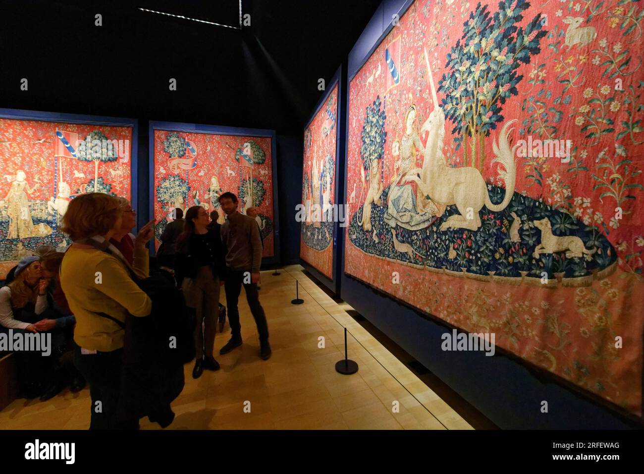Frankreich, Paris, ein von der UNESCO zum Weltkulturerbe erklärtes Gebiet, Cluny National Museum of Middle Ages, The Lady and the Unicorn (La Dame à la licorne) ist der moderne Titel, der einer Reihe von sechs Wandteppichen verliehen wurde, die Ende des 15. Jahrhunderts in Flandern gewebt wurden Stockfoto