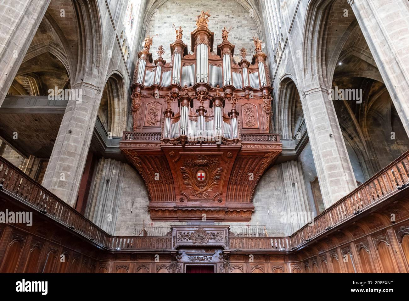 Frankreich, Aude, Narbonne, Chor und Orgel der St. Just und St. Pasteur Kathedrale Stockfoto