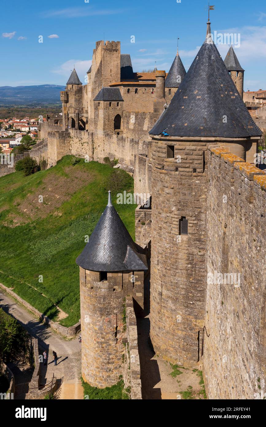 Frankreich, Aude, Carcassonne, mittelalterliche Stadt, die zum UNESCO-Weltkulturerbe gehört, die Stadtmauern Stockfoto