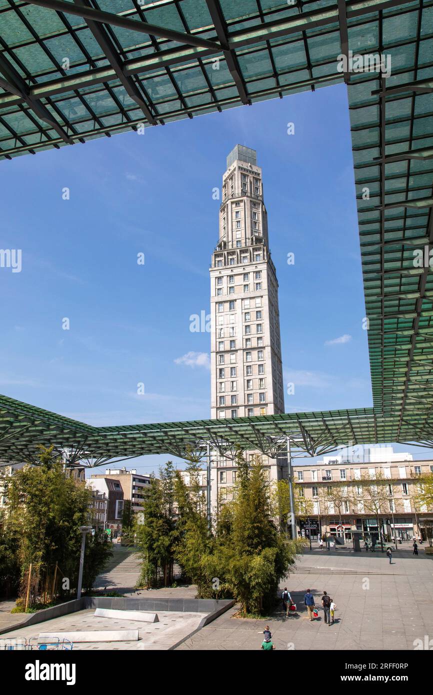Frankreich, Picardie, Amiens, Perret Turm und Vordach Station Square, entworfen vom Architekten Claude Vasconi Stockfoto