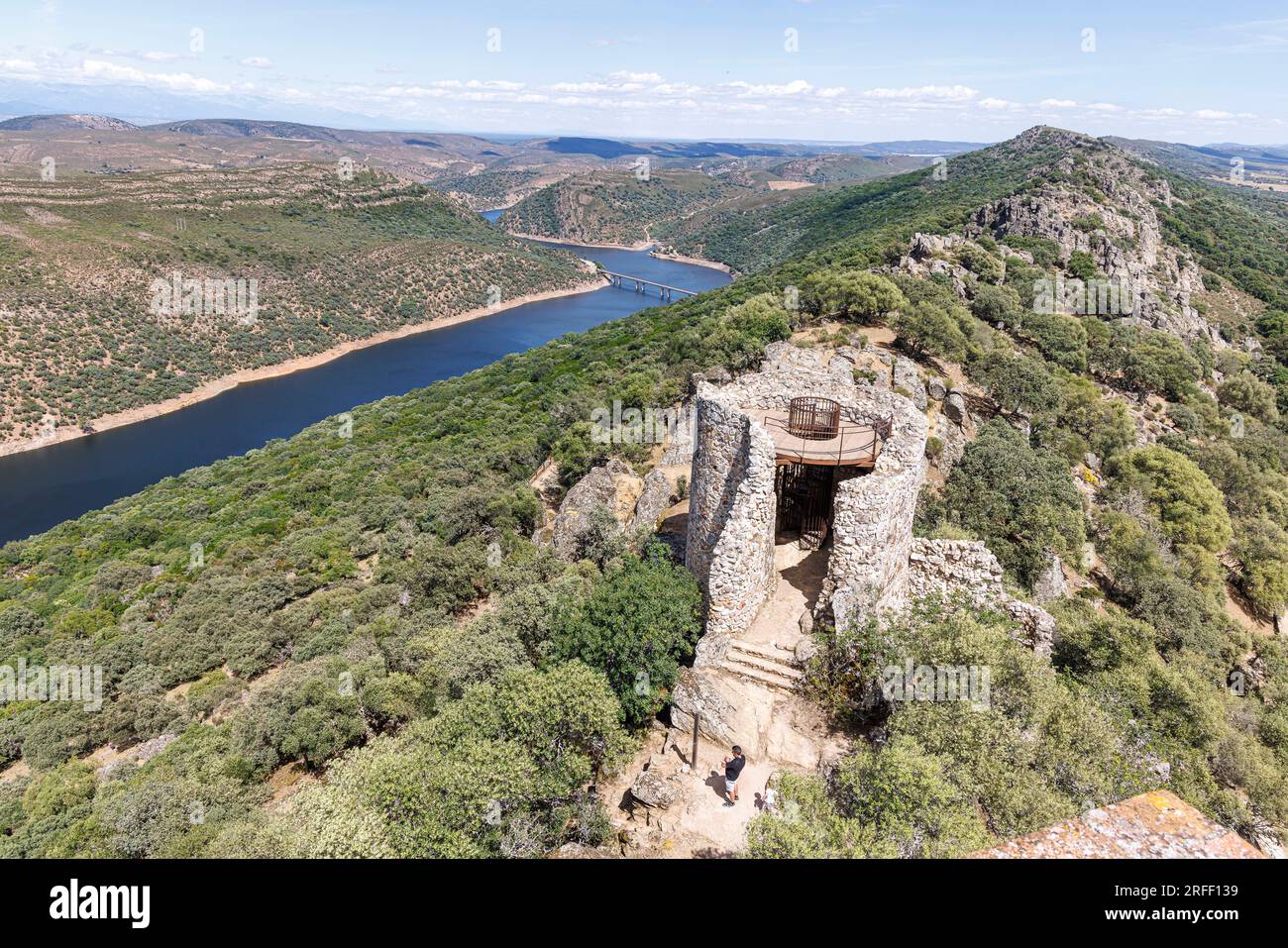 Spanien, Extremadura, Villareal de San Carlos, Naturpark Monfrague, Schloss Monfrague über dem Fluss Tajo Stockfoto