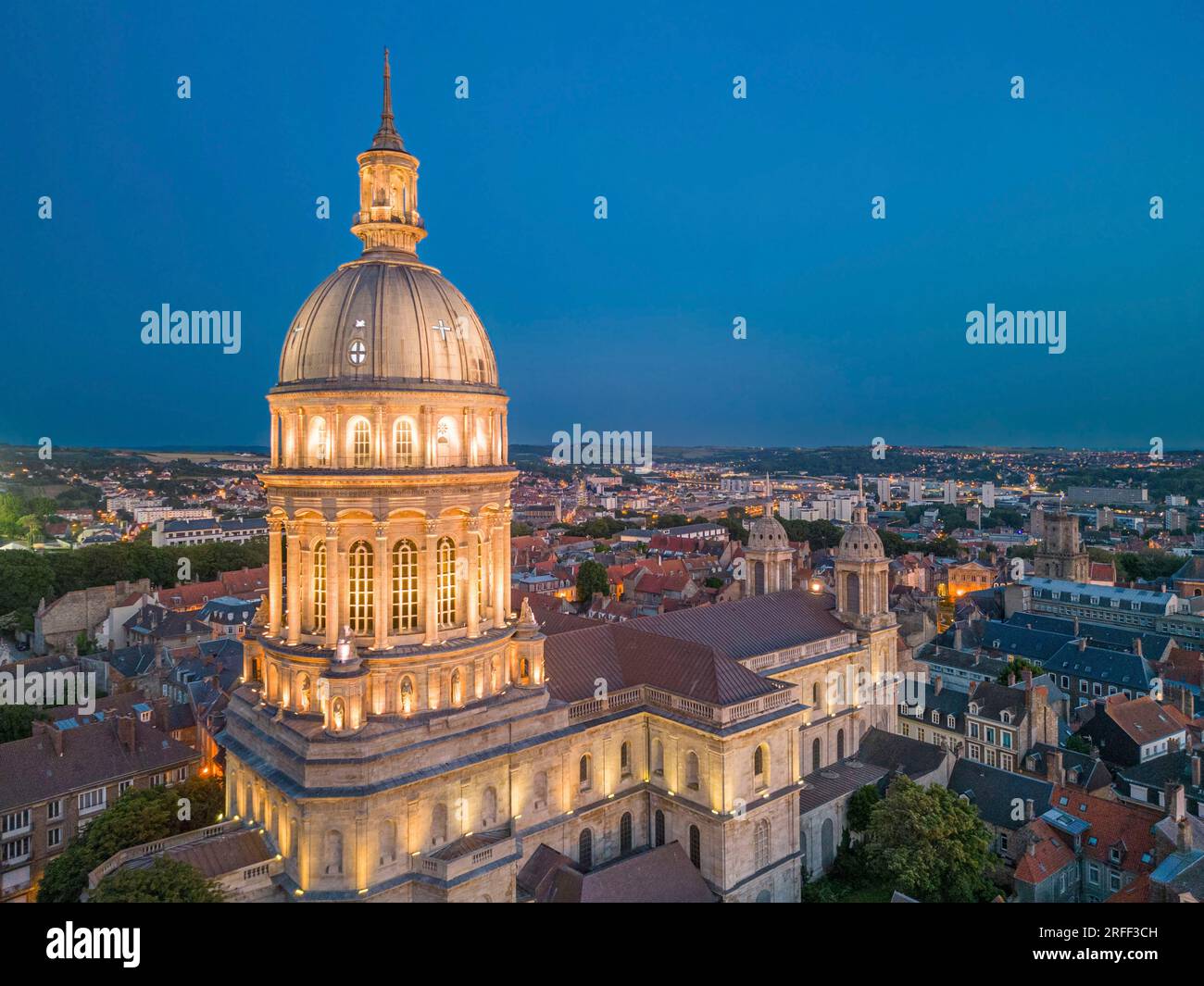 Frankreich, Pas de Calais, Boulogne-sur-Mer, Basilique Notre Dame de l'Immaculee Konzeption (Luftbild) Stockfoto