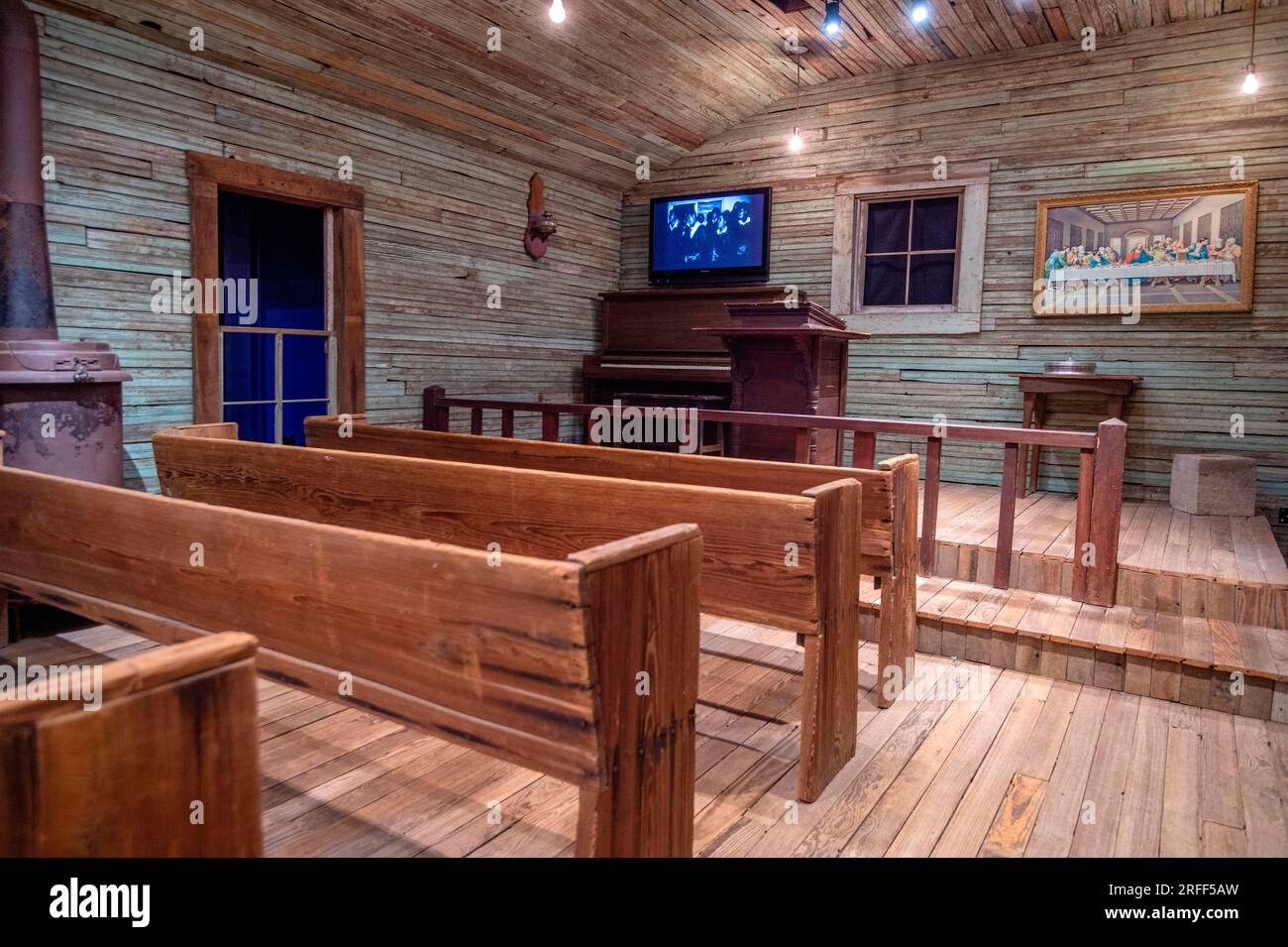 United States, Tennessee, Memphis, das Stax Recording Studios Museum, in dem Isaac Hyes, Otis Redding, Aretha Franklin, Ike und Tina Turner und Hunderte andere aufgezeichnet wurden; hier die Rekonstruktion einer Gospel-Kirche Stockfoto