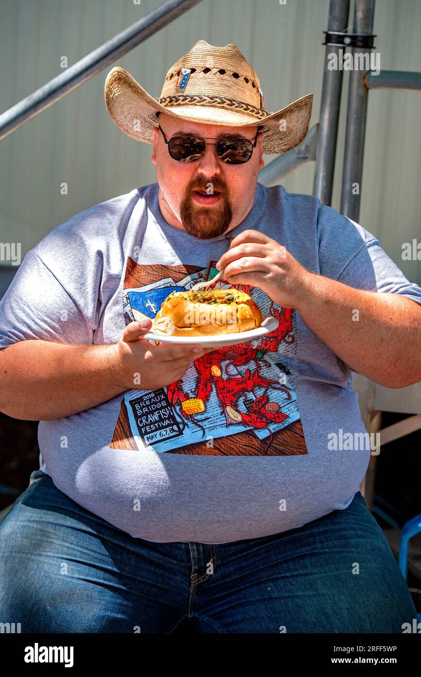 USA, Louisiana, Breaux Bridge, Crayfish Festival, Brot gefüllt mit Krebsen und Spinat Stockfoto