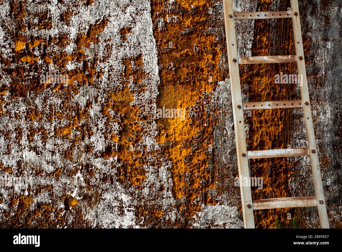 USA, Louisiana, Dulac, Lagerhäuser und Häuser, die durch den Hurrikan vom Oktober 2021 zerstört wurden Stockfoto