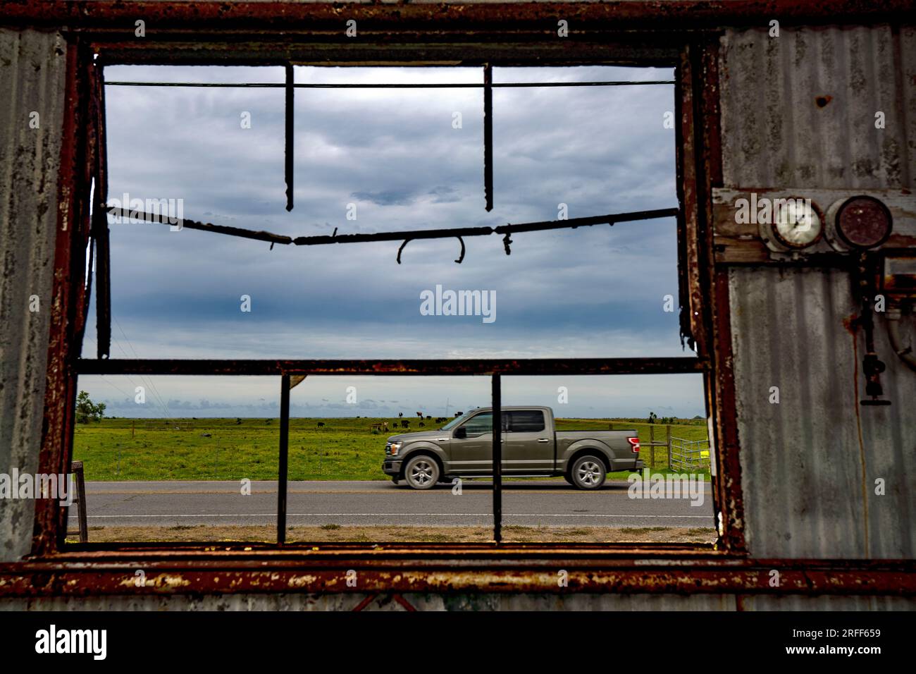 USA, Louisiana, Dulac, Lagerhäuser und Häuser, die durch den Hurrikan vom Oktober 2021 zerstört wurden Stockfoto