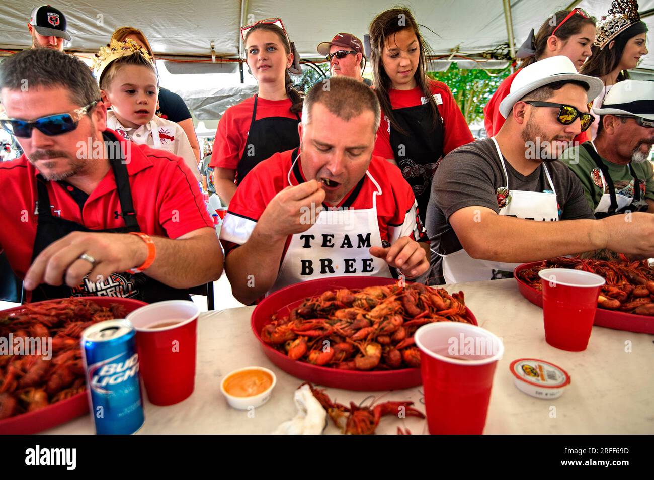 USA, Louisiana, Breaux Bridge, Crayfish Festival, Flusskrebse-Essenswettbewerb Stockfoto