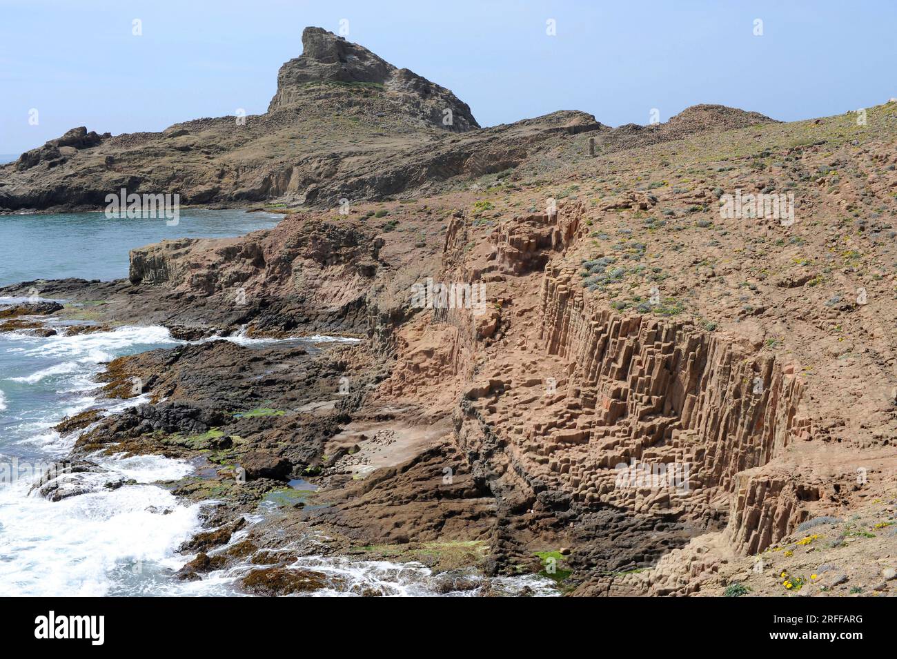 Dacitensäulen in Punta Baja. Naturpark Cabo de Gata-Nijar, Provinz Almeria, Andalusien, Spanien. Stockfoto