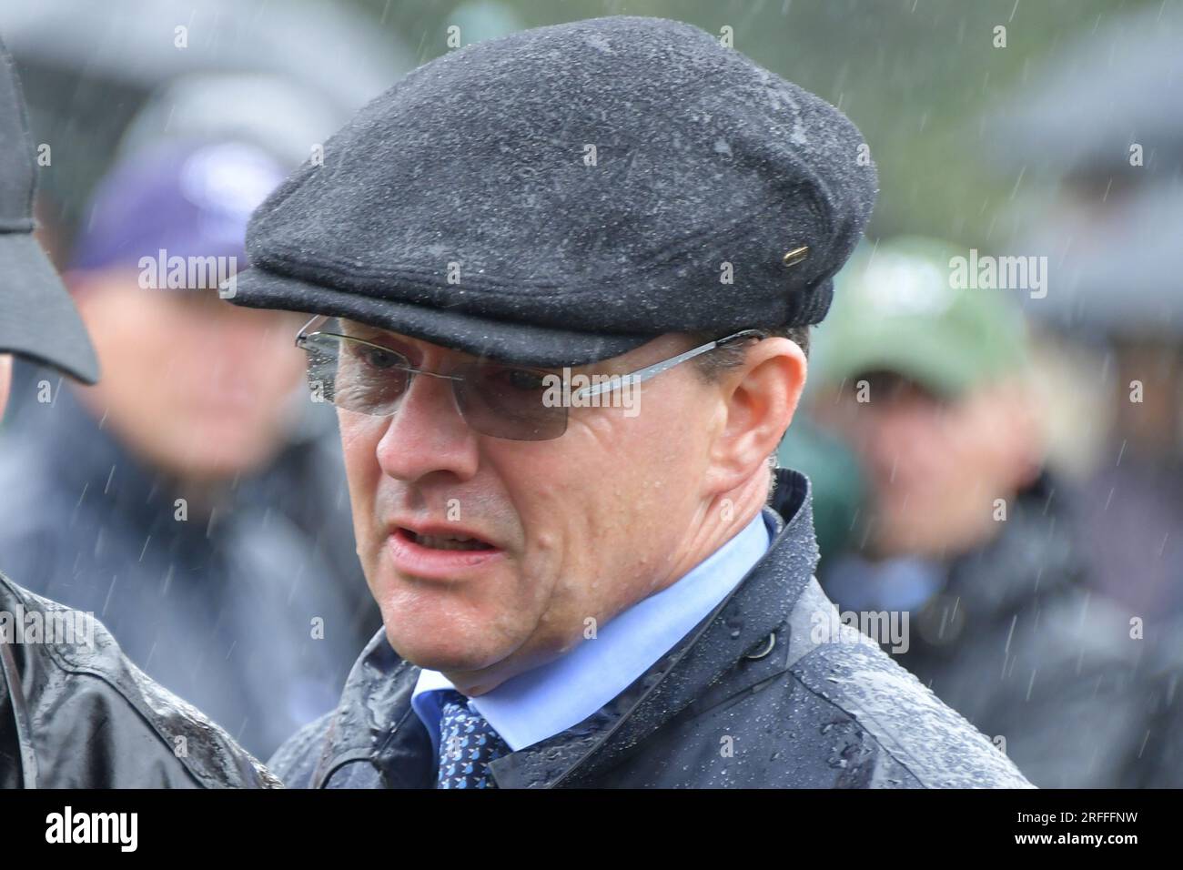 Goodwood, Großbritannien. 2. August 2023. Trainer Aidan O'Brien nach dem Gewinn der 15,35 Qatar Sussex Stakes mit Paddington auf der Rennbahn Goodwood, Großbritannien. Kredit: Paul Blake/Alamy Live News. Stockfoto