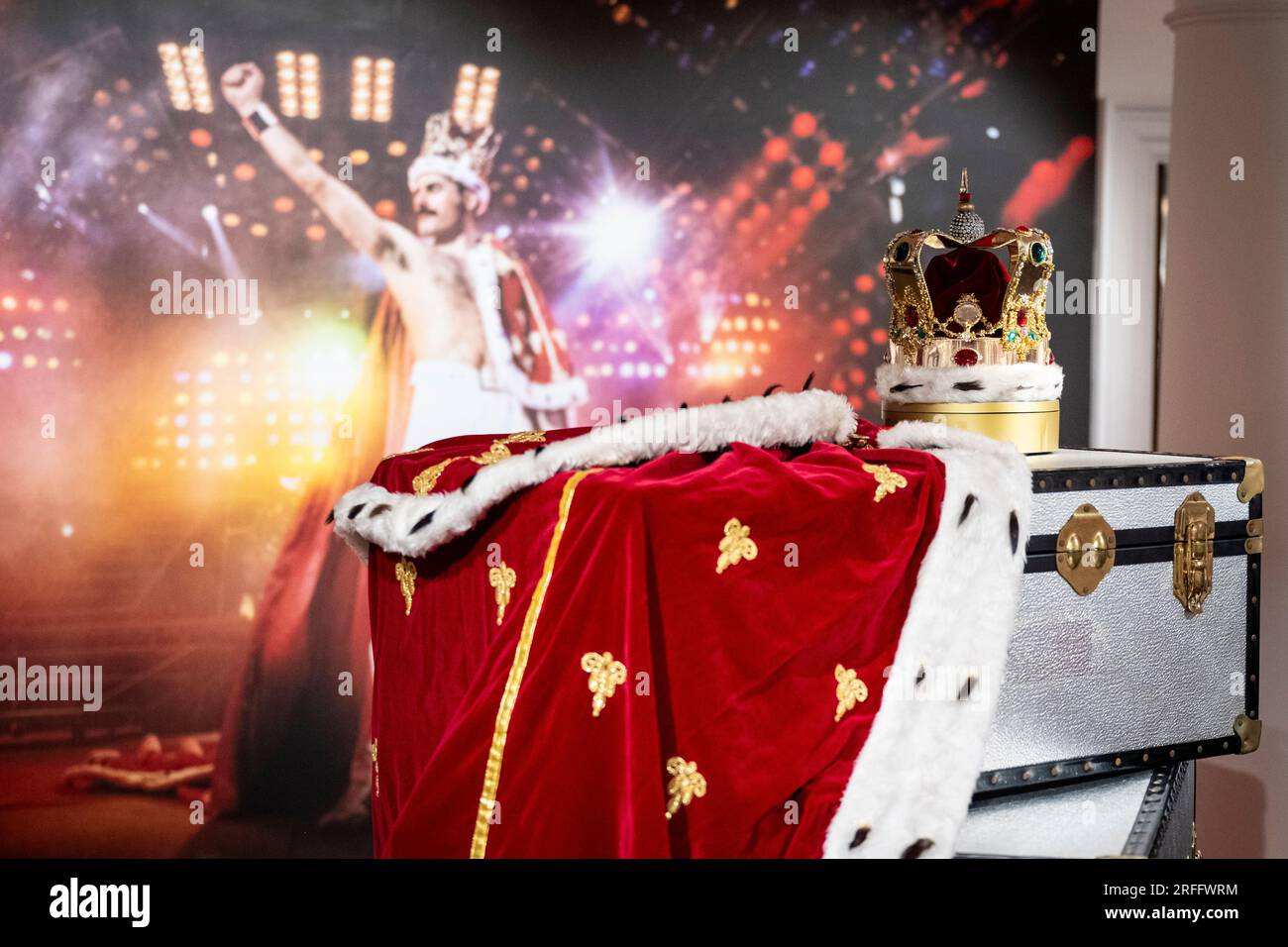 Magic Krone Freddie mercurys londoner zuhause -Fotos und -Bildmaterial in hoher ...
